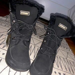 Size 9 NEW w/ TAG; NBW Black Snow Booties